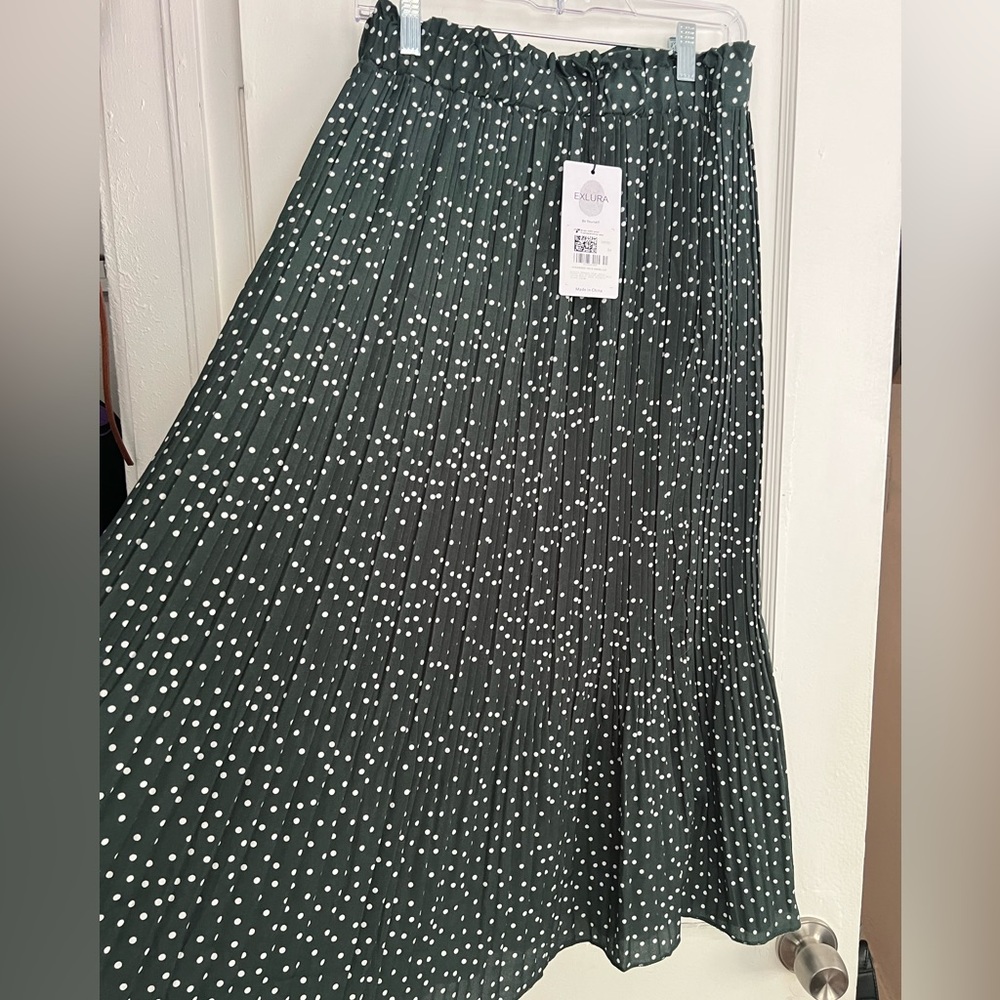 Exlura High-Waisted Pleated Polka Dot Skirt